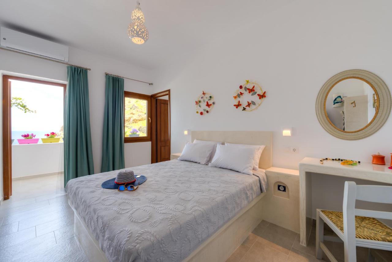 Moschatos Beach House Камари Экстерьер фото